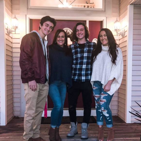 Meet your Posher, Stacy - Picture 1 of 1